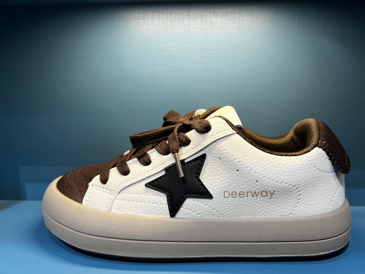 ونس وارداتی بچه گانه GOLDEN GOOSE ضد اب چسبی